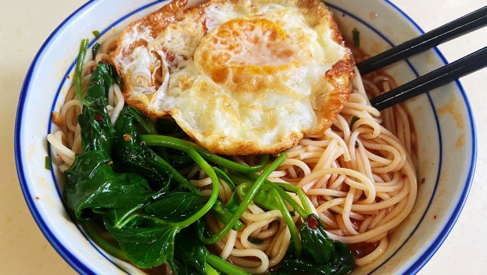 山胡椒鸡蛋面
