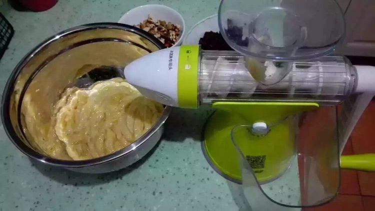 香蕉燕麦饼干的做法图解2