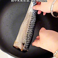无油香煎挪威青花鱼的做法图解3