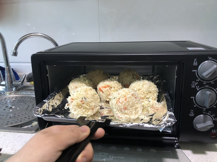 烤饭团的做法