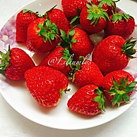 #相聚组个亲友局#蜜水草莓的做法图解1