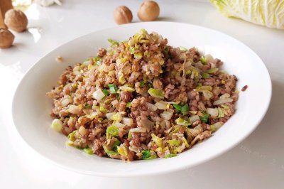 酱肉葱菜蛋炒饭