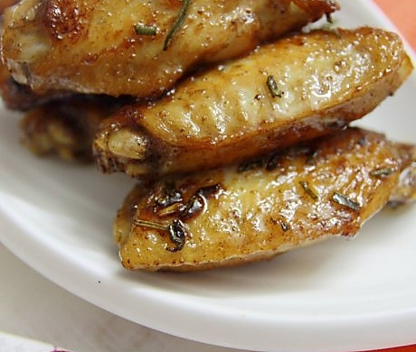 用西式香草与中式姜葱做一道中西合璧菜——迷迭香鸡翅