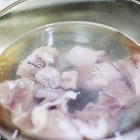 红菇白菜鸡汤面——一道菜搞定一顿饭的做法图解2