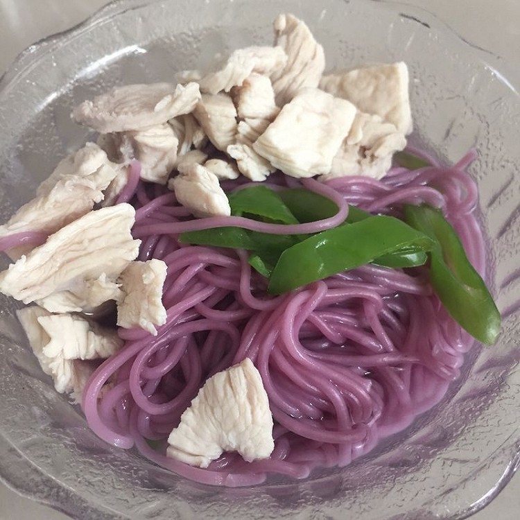 无油低卡鸡胸肉煮紫薯面的做法