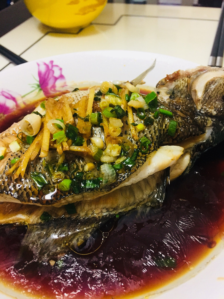 清蒸鲈鱼的做法