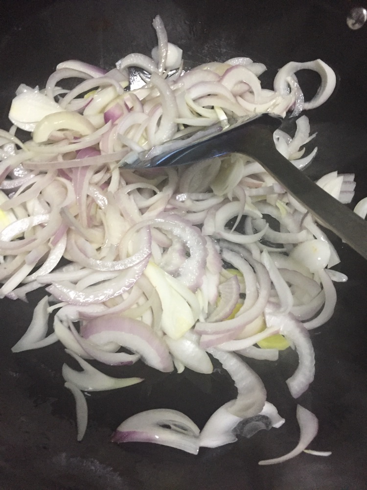 洋葱肥肉卷的做法图解2