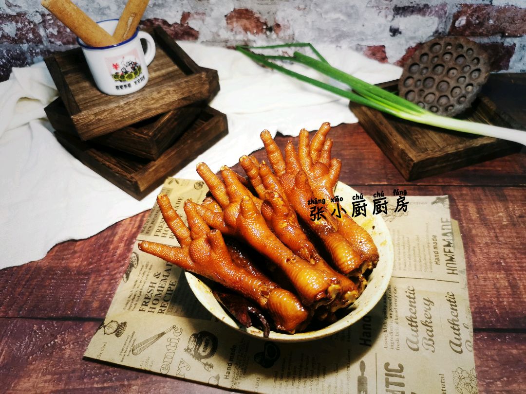 Braised chicken feet with soy sauce