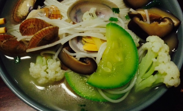 花蛤蔬菜米粉汤（超清甜可口）