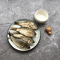 香煎小鲫鱼的做法图解1