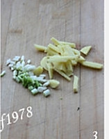  蘑菇番茄鱼丸汤的做法图解3