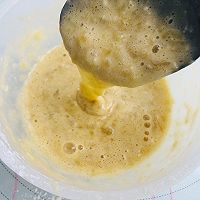 #硬核菜谱制作人# 宝宝辅食：香蕉鸡蛋软饼的做法图解5