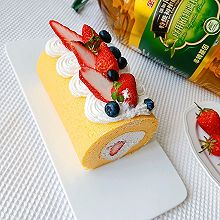 #金龙鱼橄调-橄想橄做#草莓蛋糕卷