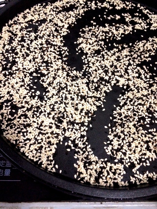 芝麻盐的做法图解1