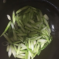 低脂又鲜美的清炒芦笋的做法图解5