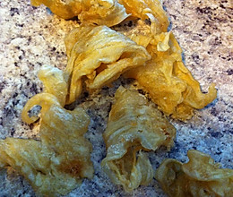 石斛鱼胶猪腱炖汤（2人量）的做法