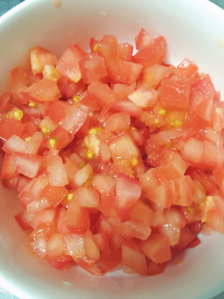 番茄豆腐汤的做法图解1