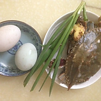 螃蟹炒蛋的做法图解1