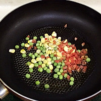 磷虾三鲜炒饭#金龙鱼外婆乡小榨菜籽油 我要上春碗#的做法图解4