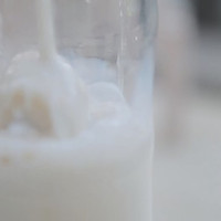 牛油果香蕉奶昔的做法图解2