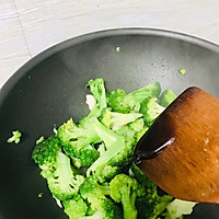 营养时蔬清炒西兰花的做法图解10