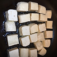 酸菜炒老豆腐的做法图解2