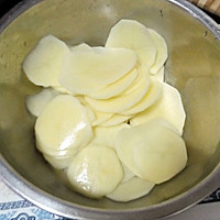 #零嘴#   酥脆土豆片（香辣味）的做法图解3