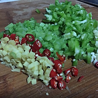 酸豆角炒牛肉粒的做法图解3