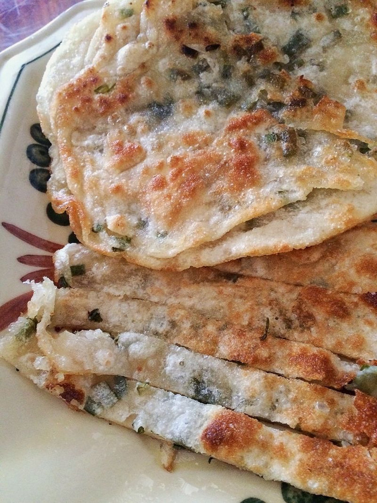 饺子皮版葱油饼的做法