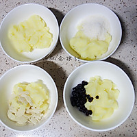 让你一次吃到四种口味的奶黄馅桃山月饼的做法图解5