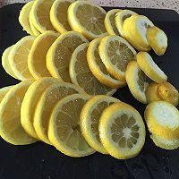 冰糖炖柠檬的做法图解3