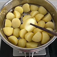 香辣干煎小土豆的做法图解3
