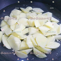 椒盐孜然土豆块的做法图解2