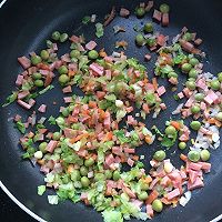 质朴美食-火腿青豆粒炒饭的做法图解3