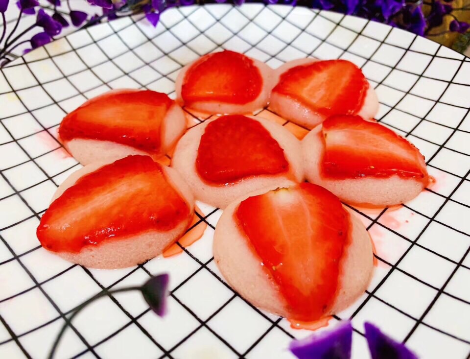 Baby's supplementary diet strawberry yam steamed cake