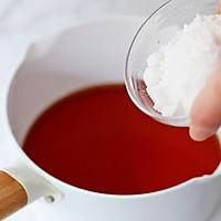 #爱乐甜夏日轻质甜蜜#茶冻撞珍珠奶茶的做法图解3