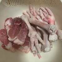 超下饭的鲍鱼红烧肉的做法图解1