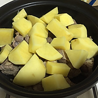 塔吉锅版羊肉炖土豆的做法图解4
