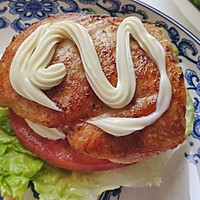 #520，美食撩动TA的心！#鸡排汉堡与奶昔 爱心营养早餐的做法图解5