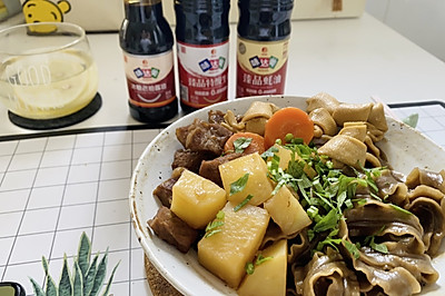 土豆牛肉焖荞面