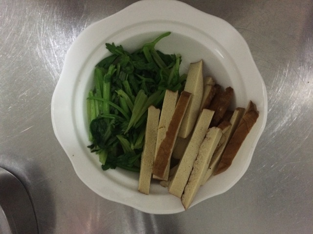 香芹炒豆干的做法图解1