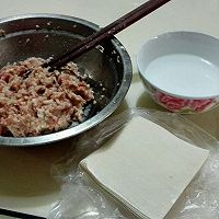 猪肉莲藕锅贴的做法图解1
