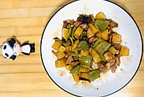 惊艳味蕾的土豆炒鸡腿的做法