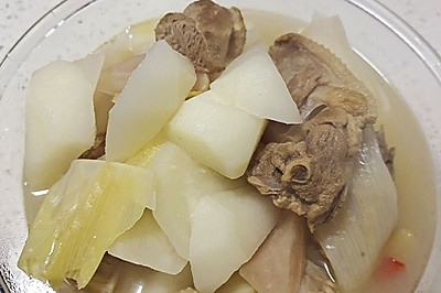 酸萝卜鸭汤