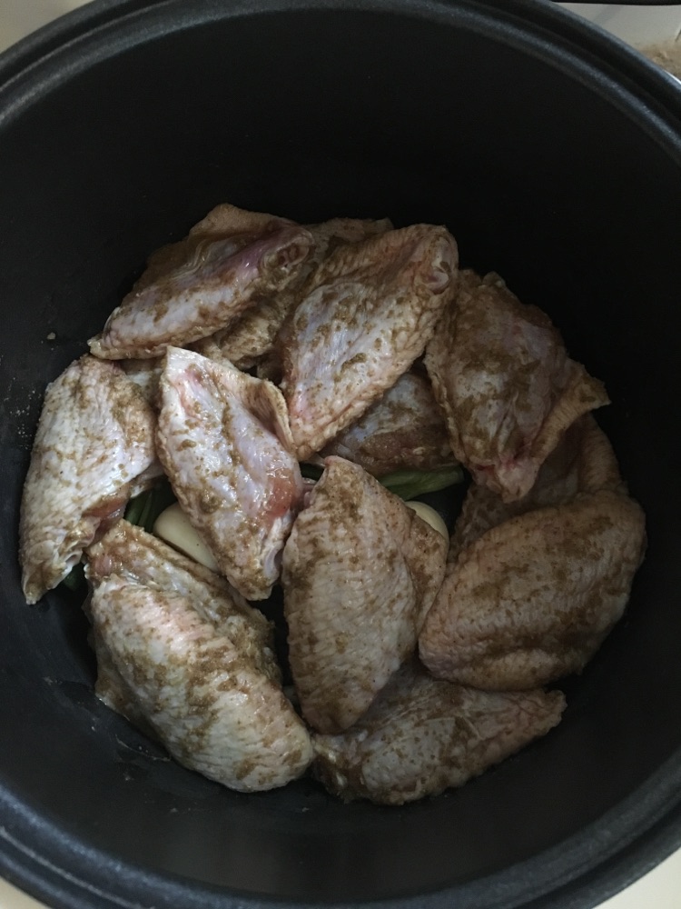 电饭锅版盐焗鸡翅（零失败）的做法图解3