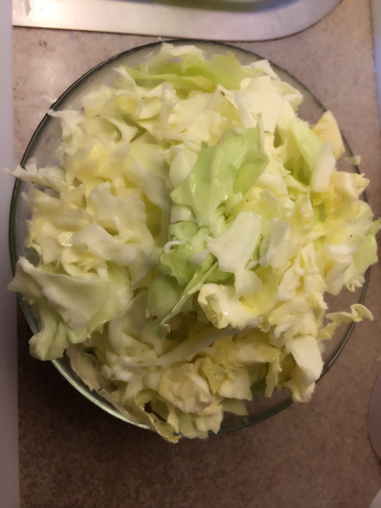 洋白菜炒鸡肉的做法图解1