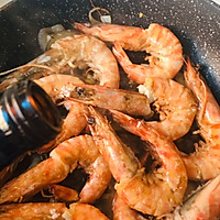 茄汁油焖斑节虾的做法图解10