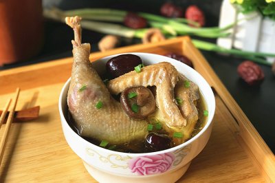 香菇红枣炖鸡汤