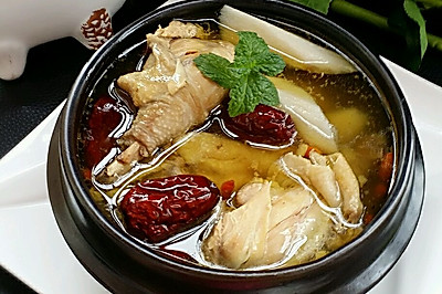 山药红枣炖鸡汤（补气血）