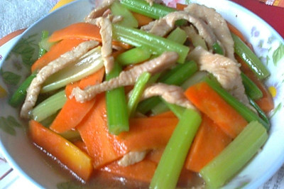 芹菜胡萝卜炒肉丝